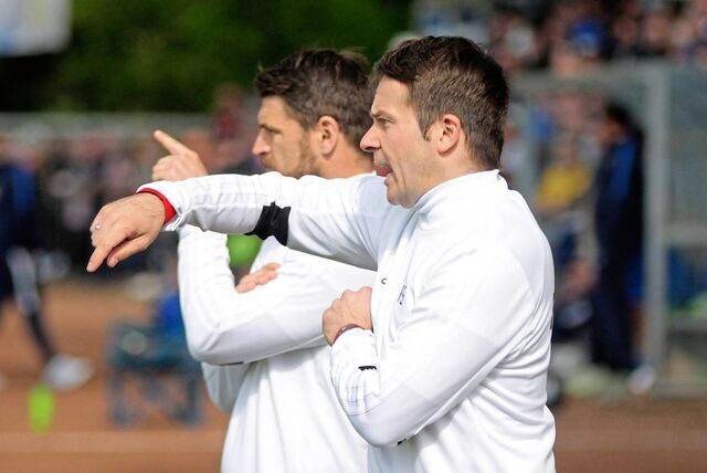 Trainierte zuletzt mit Adi Cetera den Bezirksligisten SV Vestia Disteln: Roman Stöckl (r.).