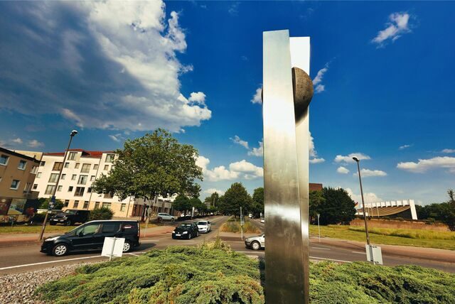 Die Skulptur „Europa“ von Wolfgang Schlieker steht im Kreisverkehr Europaplatz/Bahnhofstraße.