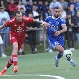 Ende September 2021 trat Kevin Großkreutz (l), hier im Zweikampf mit Serhat Can, beim SV Wacker Obercastrop in einem Westfalenliga-Topspiel auf. Zuletzt sprach er mit den Wacker-Verantwortlichen über ein Wechsel nach Castrop-Rauxel.