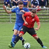 Okan Dalkic (l) und sein VfB Habinghorst nehmen es binnen vier Tagen mit zwei Testspielgegnern auf: Mengede U19 und Wacker Obercastrop II.