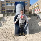 Louis auf der Schufhof-Rutsche der Haldenwangschule.
