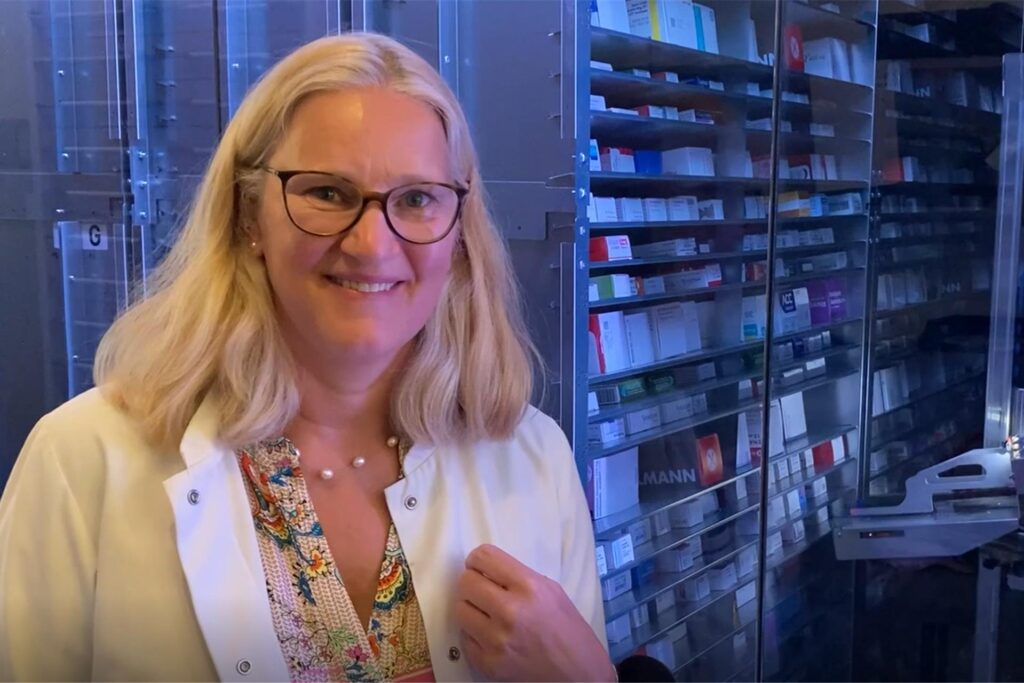 Juliane Stark-Kreul bietet in der Marler Engel-Apotheke noch Corona-Tests an.