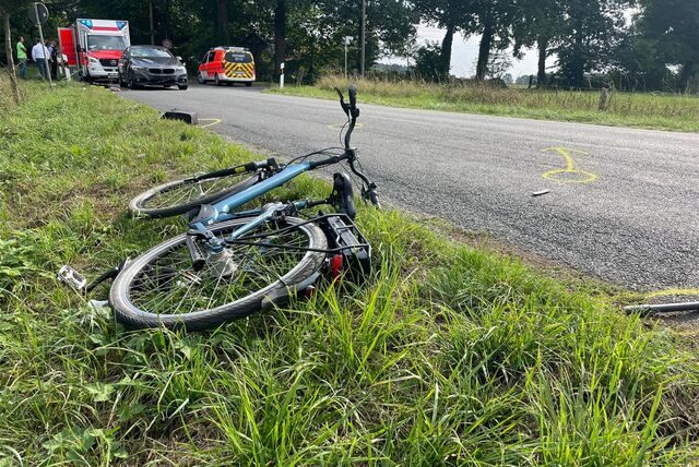 Ein verunglücktes Pedelec am Straßenrand