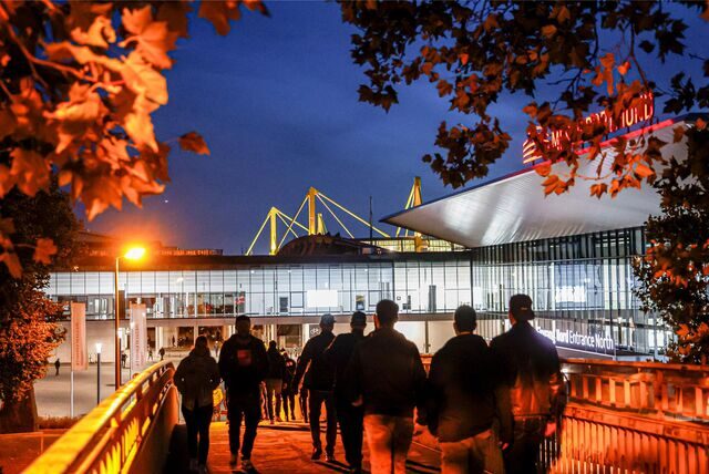 Für den Weg in Richtung Stadion und Westfalenhallen gelten am Freitag besondere Bedingungen. Die Polizei und der BVB empfehlen, das Stadionumfeld am besten zu Fuß anzusteuern.