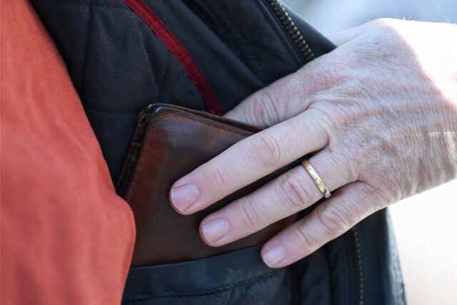 Ein 29-jähriger Dortmunder wurde mitten am Tag ausgeraubt. Die Polizei sucht nach Zeugen, die auf die Spur der Täter führen können. (Symbolbild)
