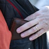 Ein 29-jähriger Dortmunder wurde mitten am Tag ausgeraubt. Die Polizei sucht nach Zeugen, die auf die Spur der Täter führen können. (Symbolbild)