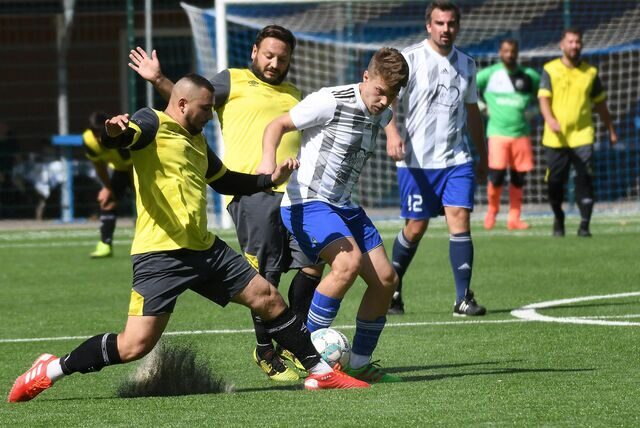 Wacker Obercastrop III (weiße Hemden) stieg im Sommer 2022 in die Kreisliga B auf.