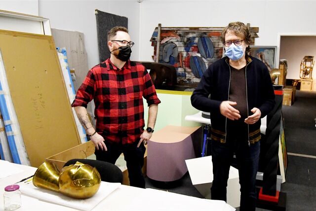 Im Sommer wurden im Skulpturenmuseum Glaskasten Marl die Kunstwerke katalogisiert und fachgerecht verpackt. Museumsdirektor Georg Elben (r.) und Jan Deichsel (Restaurationsatelier Die Schmiede aus Duisburg) überwachten die Arbeiten.