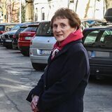 Anwohnerin Ursula Tjaden möchte, dass Querparken durch weitere Parkbuchten legalisiert wird und „das Abkassieren“ aufhört.