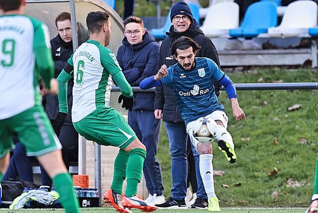 Elvis Shala (am Ball) zeichnete sich als Doppeltorschütze für Wacker Obercastrop beim 4:0 gegen den SV Sodingen aus.