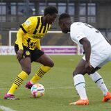 Abdoulaye Kamara im Zweikampf mit Ibrahim Digberekou.