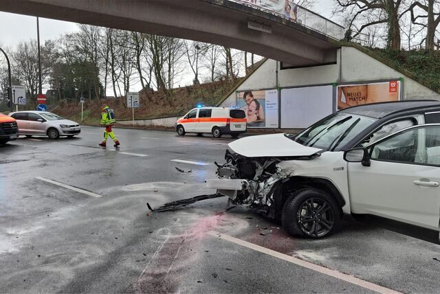 Am Sonntagvormittag kam es auf der Herzlia-Allee in Marl zu einem schweren Verkehrsunfall.