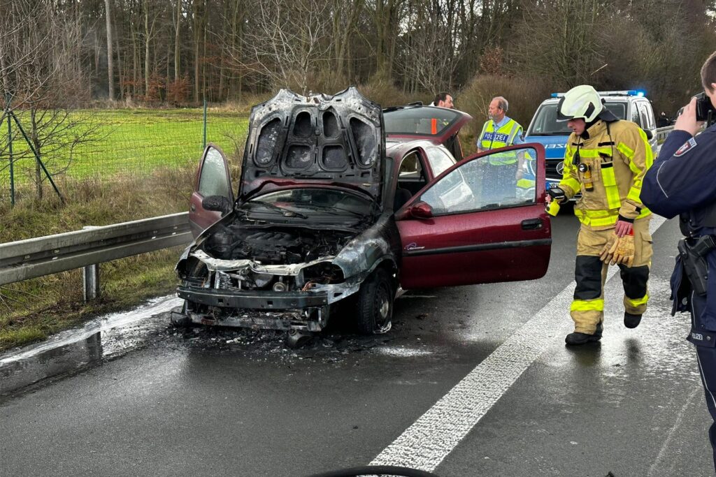 Die drei Pkw-Insassen aus Gelsenkirchen kamen mit dem Schrecken davon. Die drei Pkw-Insassen aus Gelsenkirchen kamen mit dem Schrecken davon.