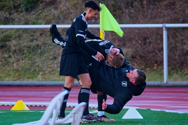 Erlösenden Schweriner Torjubel fing unser Fotograf Volker Engel beim Derby gegen die SG Castrop ein.