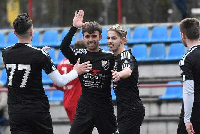 Die SG Victoria/Sportfreunde (Drittletzte) rang dem VfB Börnig (3.) ein 3:3-Remis ab. „Für uns ist das ein Erfolg“, so Trainer Danny Jordan. „Der Elfmeter zum 3:3 gegen uns war aber keiner. Wir hatten aber noch das 4:3 auf dem Fuß.