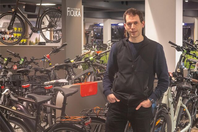 Fahrrad-Fachhändler David Fiolka steht im neuen Ladenlokal in Datteln.