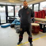 Simon Rodriguez Garcia ist mit seiner Kung-Fu-Schule an die Essener Straße in die Räumlichkeiten der ehemaligen Akademie Golstein gezogen.
