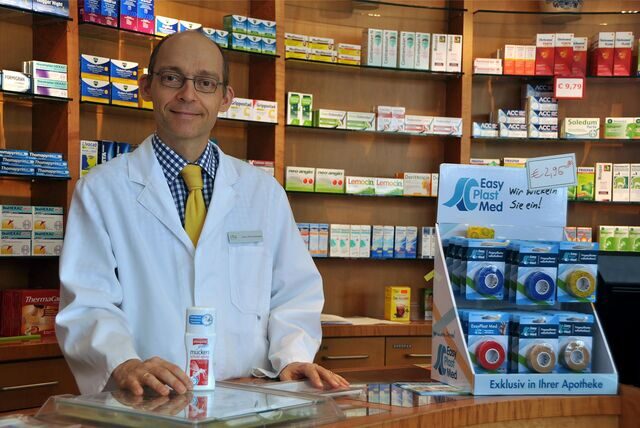 Claus Ehrensberger leitet die Glückauf-Apotheke in Castrop-Rauxel (Dortmunder Straße). Er sagt, er arbeitet 75 Stunden in der Woche.