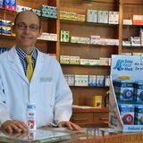 Claus Ehrensberger leitet die Glückauf-Apotheke in Castrop-Rauxel (Dortmunder Straße). Er sagt, er arbeitet 75 Stunden in der Woche.