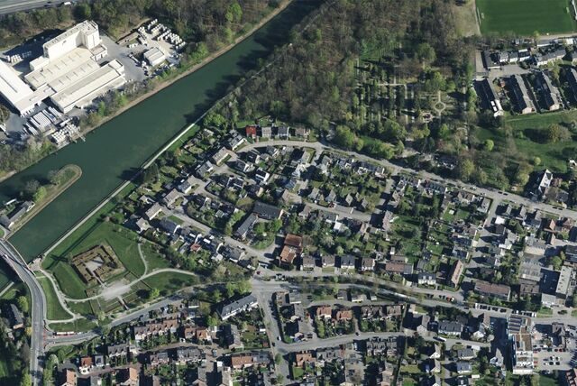 In Henrichenburg von der Burgruine bis zum Fasanenweg musste die Feuerwehr Verunreinigungen beseitigen.