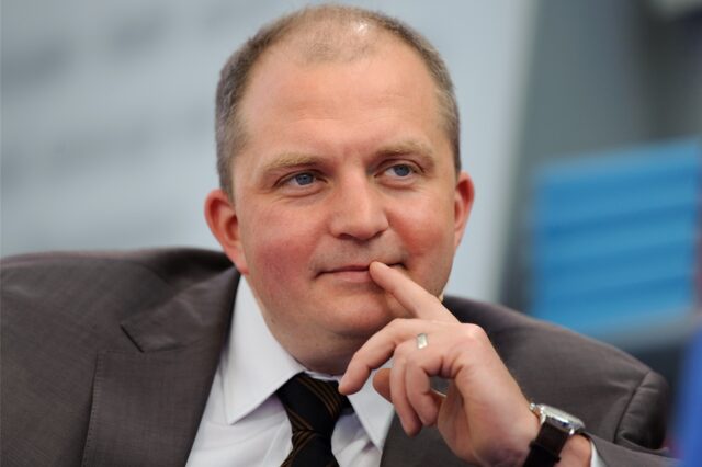 Jörg Thadeusz spricht im Interview über die Liebe und die Liebesgeschichten, die er in seiner Sendung erzählt.