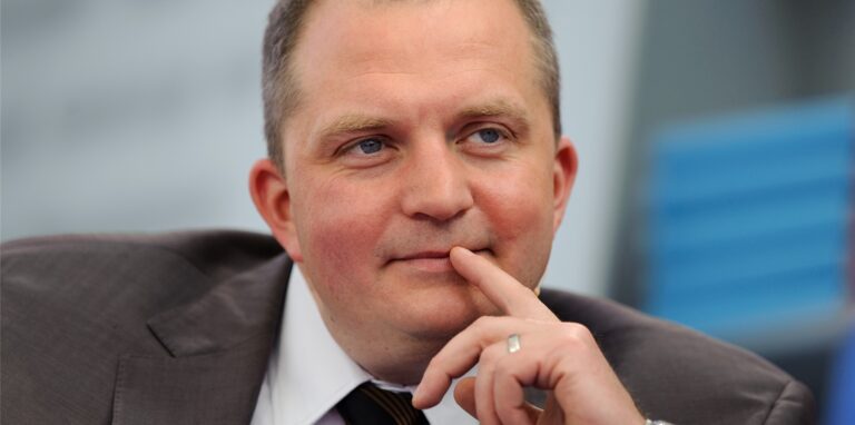 Jörg Thadeusz spricht im Interview über die Liebe und die Liebesgeschichten, die er in seiner Sendung erzählt.