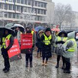 Warnstreik im Schneegestöber in Dortmund