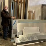 Friedhelm Golubsky in seiner Werkstatthalle