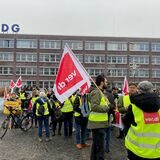 Streikende am Donnerstagmorgen vor der EDG-Zentrale in Dortmund