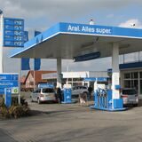 Auch diese Tankstelle in Nordkirchen war Ziel eines Überfalls. Nach dem Hauptverdächtigen sind jetzt weitere Verdächtige vernommen worden.
