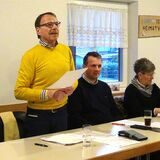 Podium bei der 56. Wulfen-Konferenz im Heimathaus: Architekt Hannes Schmidt-Domogalla, Vorsitzender Rüdiger Kühn, Bürgermeister Tobias Stockhoff, die Dorstener Umweltbeauftragte Dagmar Stobbe und Landwirt Bernhard Dahlhaus.