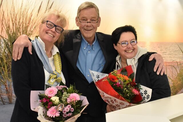 Dr. Sabine Meinke (v.l.), Bauherr Eric Schmidt und Dr. Regina Brehm