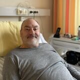 Schlaganfall-Patient Ralf Kronsfoth liegt auf einer Station im evangelischen Krankenhaus.