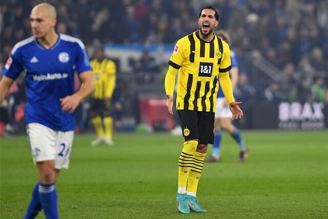 Emre Can gibt Anweisungen.