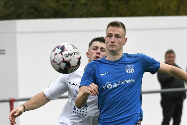 Der FC Altenbochum (blaue Hemden) scheint auf dem Weg in die Landesliga nicht aufzuhalten sein.