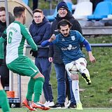 Elvis Shala (am Ball) zeichnete sich als Doppeltorschütze für Wacker Obercastrop beim 4:0 gegen den FC Lennestadt aus.