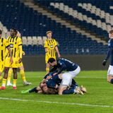Die Oldenburger Spieler bejubeln den Siegtreffer gegen die BVB-U23.