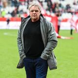Ingo Preuß schaut zur Seite.