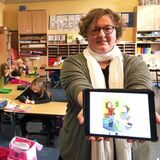 Claudia Stein ist Konrektorin der Marktschule. Das Foto entstand 2020 in einer Klasse, in der mit iPads gearbeitet wird.