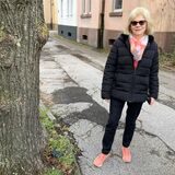 Marie-Theres Nienzilla führt uns durch Hüls-Nord und Marl-Hamm. Wegen der Schlaglöcher fährt sie nicht mehr auf den Radwegen der Römerstraße.