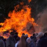 Brennendes Osterfeuer