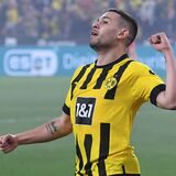 Raphael Guerreiro bejubelt seinen Treffer gegen Köln.
