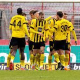 Die Spieler der BVB-U23 bejubeln einen Treffer gegen Zwickau.