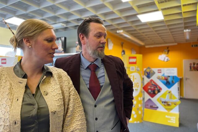 Patrick und Lea Zimmermann lieben die Arbeit mit ihrem Lego-Unternehmen. Nach zwei Einbrüchen sei man irgendwie auch schon abgestumpft, sagt die Chefin.