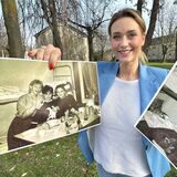 Die Landtagsabgeordnete Anna Kavena (SPD) zeigt Bilder aus ihren ersten Tagen in Deutschland. Im Hintergrund sind Gebäude der ehemaligen Landesstelle Unna-Massen, in der sie als Dreijährige sechs Wochen lebte.