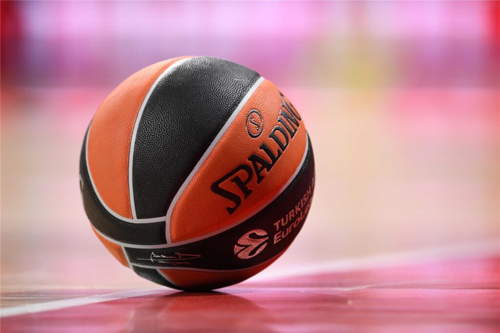 Zu sehen ist ein Basketball. Zu sehen ist ein Basketball.