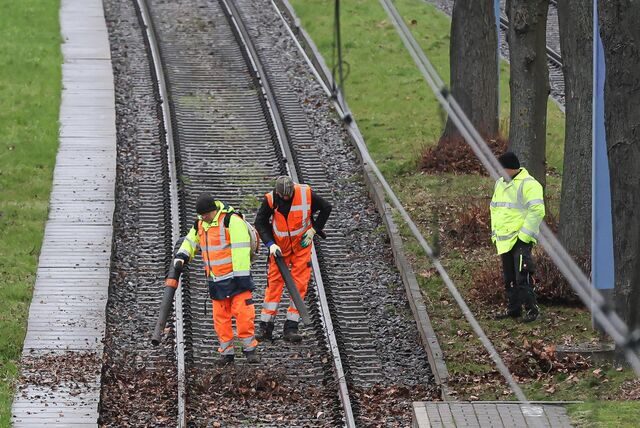 Gleisarbeiter waren am Dienstag die einzigen Menschen, die an den Stadtbahnhaltestellen von DSW 21 unterwegs waren.