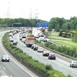 Auf der A45 staut sich nach einem Unfall am Autobahnkreuz Dortmund Nordwest der Verkehr. (Archiv)