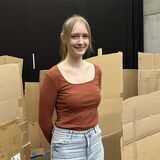 Pia Böhme im Bühnenbild zu „Der Vorleser“.
