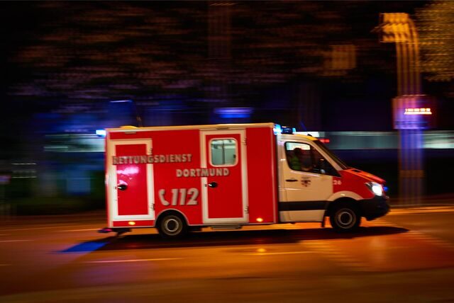 Rettungswagen auf dem Wall in Dortmund